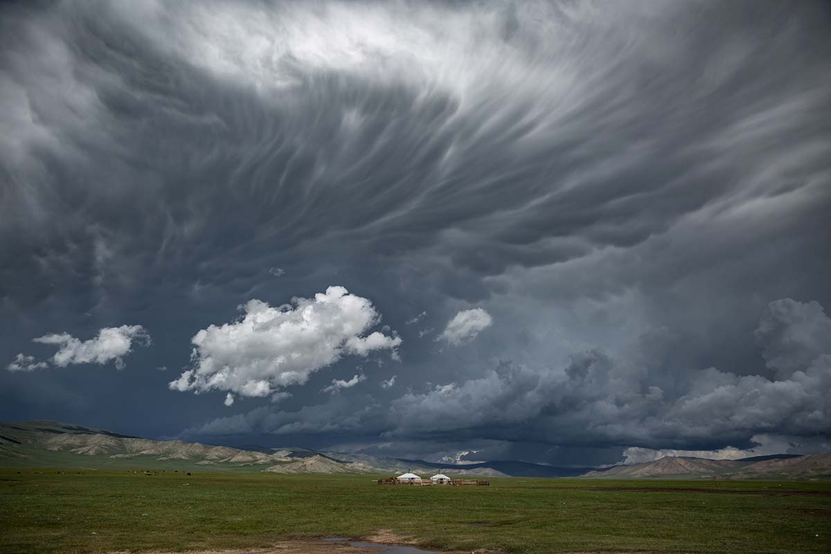 Khangai Traverse (dark clouds)